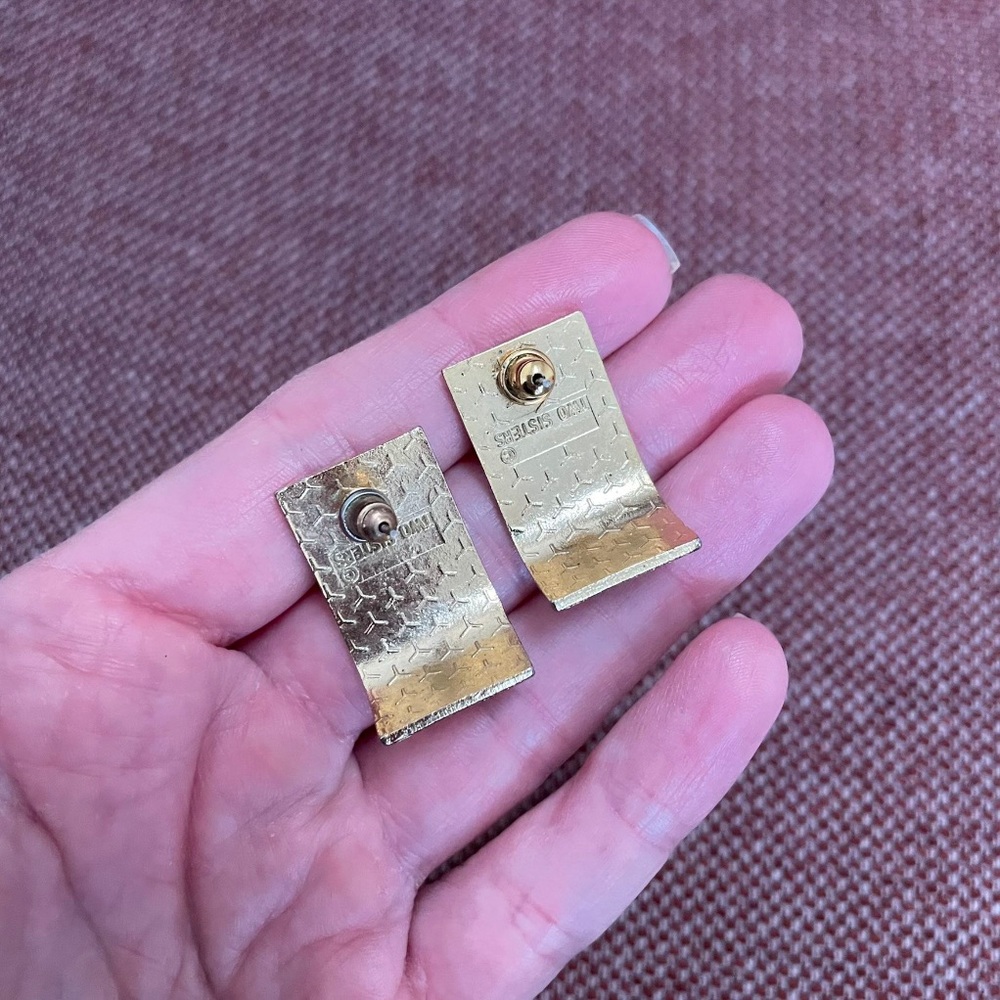 Vintage 80’s 90’s Two Sisters Post Earrings - Picture 4 of 4